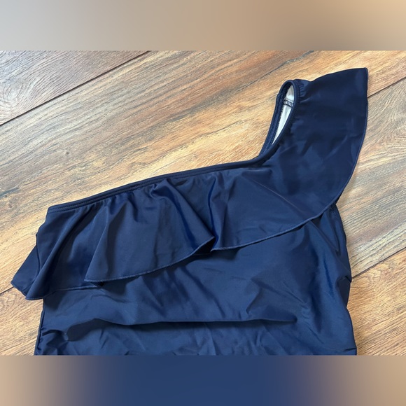 Maternity One Piece Bathing Suit w Ruffled One Shoulder, size Large - Picture 4 of 5